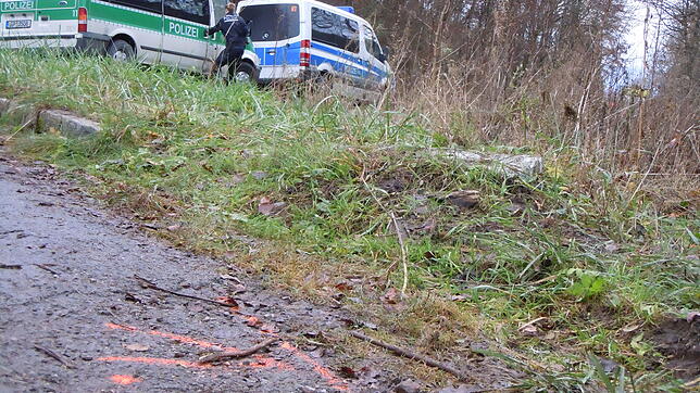 Rot markiert wurde von der Polizei der Fundort der Frauenleiche, die im Dezember 2014 an der Schmitzinger Straße in Waldshut entdeckt ...