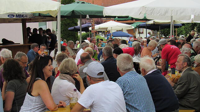 Bei schönstem Sommerwetter war den ganzen Sonntag reger Betrieb beim Gassenfest in Sauldorf.