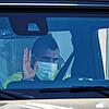 Arturo Vidal von FC Barcelona mit einer Gesichtsmaske im Auto (Symbolbild).