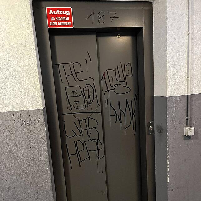 Die beiden Aufzüge des Wohnhauses mit über 80 Partien funktionieren aktuell mal wieder nicht.
