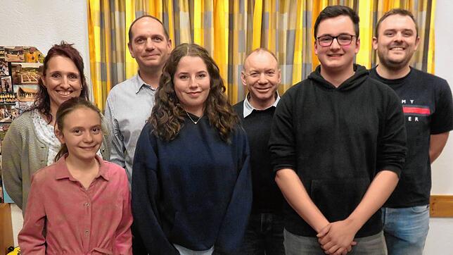 Verabschiedet wird Kerstin Waldvogel (hinten von links) als Leiterin. Nachfolger ist Stefan Bartle mit Lothar Hättich und Steffen Feis. ...