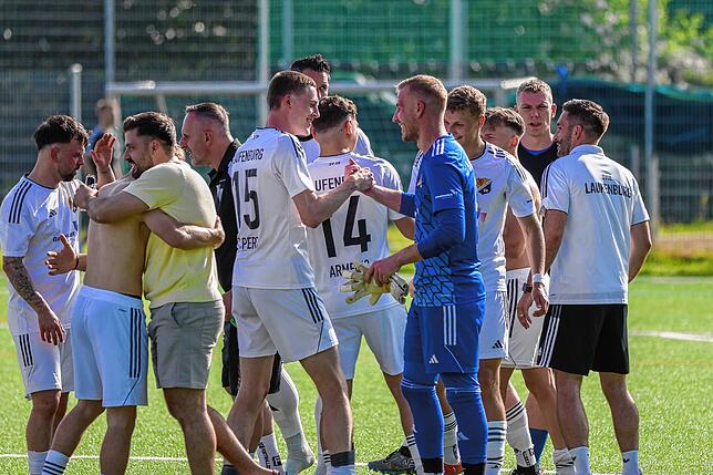 Bild 5: SV 08 Laufenburg siegt 5:2 im ersten Relegationsspiel beim FC Pfaffenweiler – wir haben Fotos!