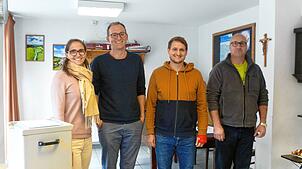 Bürgermeisterwahl in Stühlingen. Die Wahlhelfer im Wahllokal Mauchen (von links): Sonja Geng, Simon Güntert, Dominik Rombach und Harald ...