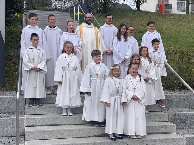 Am 24. April feierten in der Allerheiligenkirche Brigachtal folgende Kinder ihre erste heilige Kommunion: Leni Bertsche, Eva Eichkorn, ...
