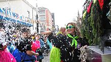 Die Fasnachtsparty geht weiter: Wie hier in Singen feiern tausende Narren am Wochenende bei Umzügen in der Region.