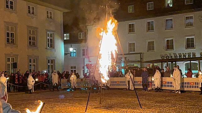 Bild 8: Unglaubliche Bilder: Der Böög geht in Bad Säckingen in Flammen auf!