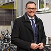 Staatssekretär Siegfried Lorek beim Besuch einer Gemeinschaftsunterkunft in Singen.