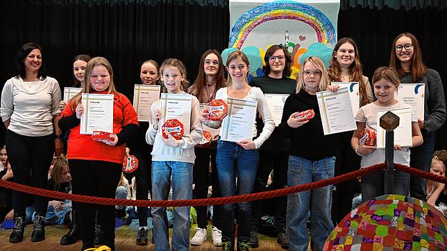 Die Geehrten mit Jugendreferentin Christine Böhler (von links): Vanessa Flato, Emely Bartholome, Sofie Günther, Kati Matt (alle fünf ...