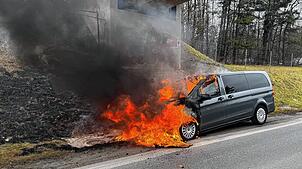Auf der Bundesstraße 34 zwischen Singen und Steißlingen ist es am Montag zu einem Fahrzeugbrand gekommen.