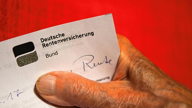 Der Rentenbescheid des Monats Juli sorgte für Aufsehen. Hat die Deutsche Rentenversicherung bei der Nachzahlung des Pflegebeitrags zu ...