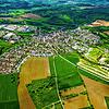 Eigeltingen aus der Luft, umgeben von Wald. Doch diesem geht es gar nicht so gut, wie der Zuständige für den Forst berichtet.