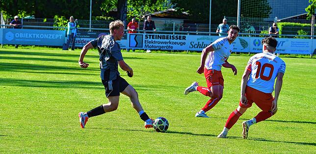 Bild 22: SV Jestetten gewinnt Kellerderby mit 2:1 gegen den FC Hochrhein – und wir haben Fotos!