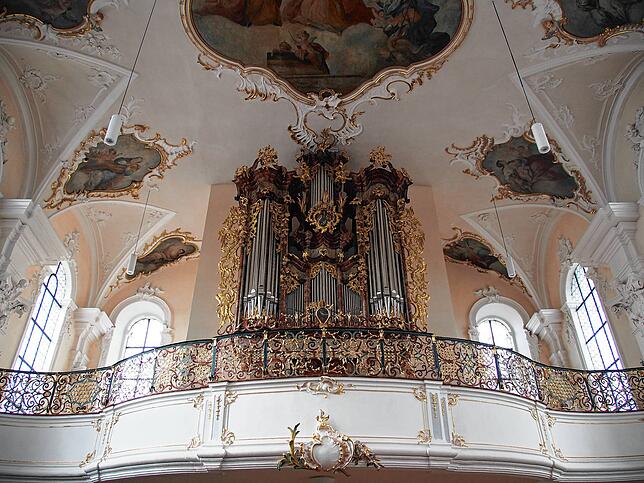 Altarweihe, Glockenweihe und schließlich die Weihe der neuen Orgel zählen zu den Höhepunkten der Arbeit des Pfarrgemeinderates von ...