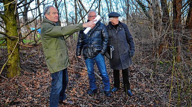 Bereits bei einem Termin im Januar hatten die Naturschützer, von links: Franz Beer vom BUND-Ortsverband Markdorf, ...