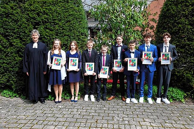 Die Konfirmanden aus Buchenberg wurden in einem vielseitig gestalteten Gottesdienst am Sonntag, 30. April, durch Pfarrer Gerald Mac ...