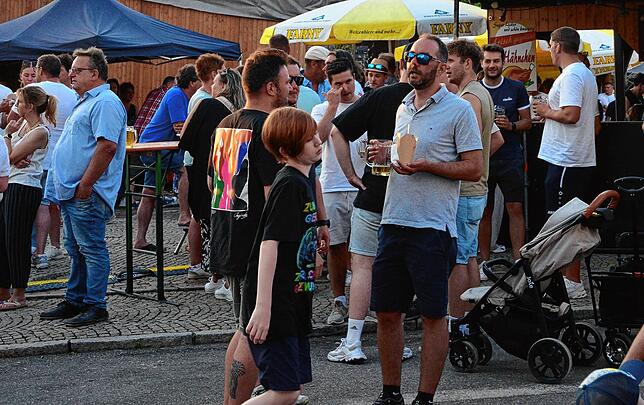 Bild 19: Reges Treiben beim Stadtfest am Samstagabend und Sonntagmorgen