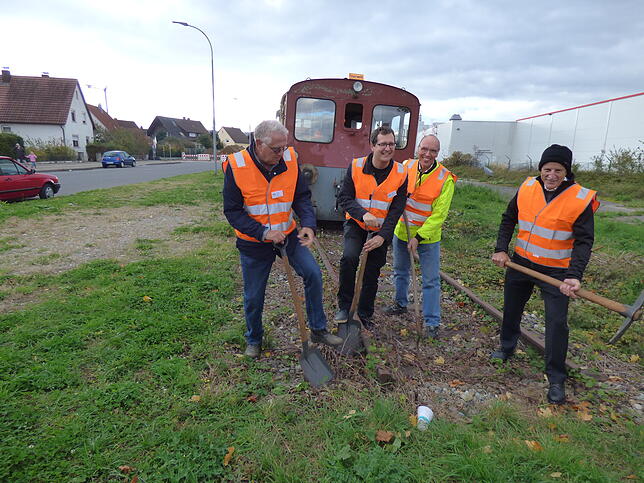 Franz Signer, Stefan Keller, Christoph Brändli und Giorgio Behr (v.l.) von der Stiftung zum Erhalt der Bahnstrecke Singen-Etzwilen beim ...
