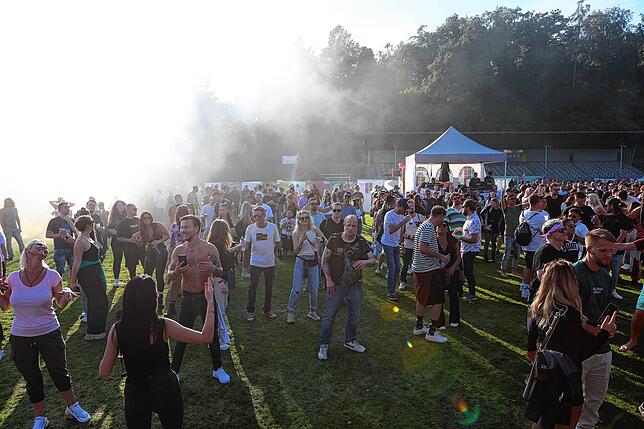 Bild 8: Konstanz: Elektro-Festival am See: Tausende singen, tanzen und feiern auf dem Gute-Zeit-Festival