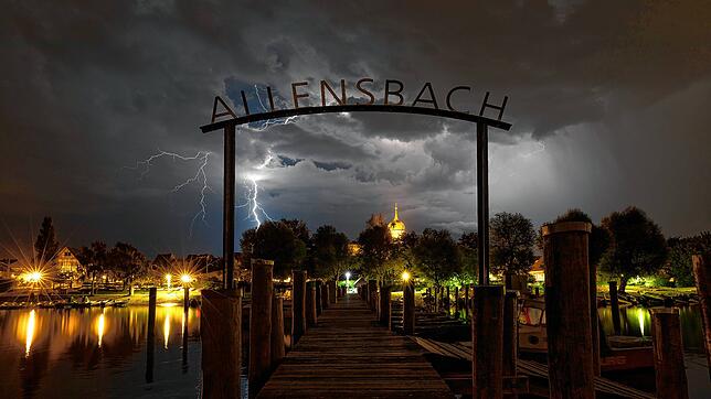 Spektakel am Bodensee-Himmel. Wie während dieses Gewitters im August 2019 über Allensbach im Kreis Konstanz sorgen Wetterereignisse ...