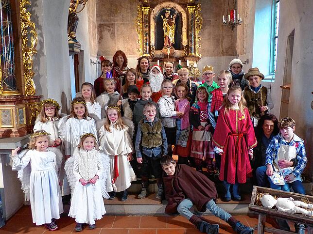 Auch in Ahausen hatte sich an Weihnachten 2019 eine große Kinderschar zum Krippenspiel in der Kirche St. Jakobus versammelt.