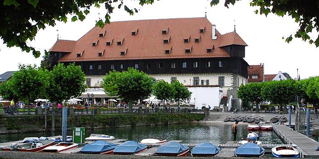 Das Konstanzer Konzilgebäude weit vor der Sanierung. Dieses Bild stammt aus dem Jahr 2004.