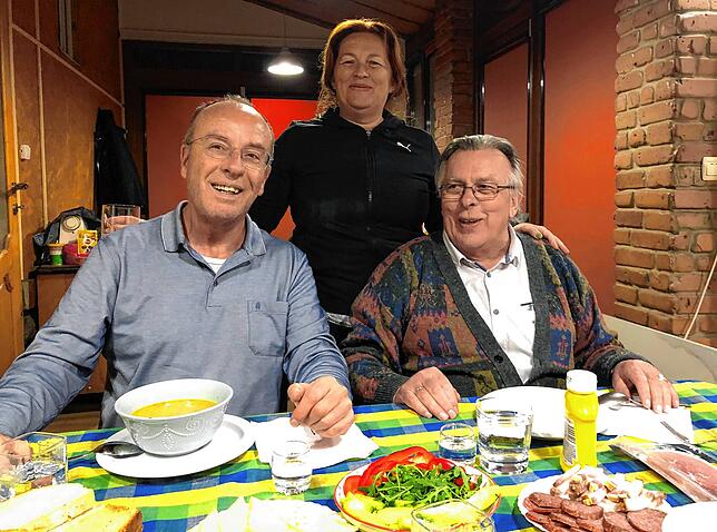 Jürgen Baldischwiler, Maria Koval-Mazuta und Viktor Krieger freuten sich ebenso wie viele andere Menschen über die unversehrte Ankunft ...