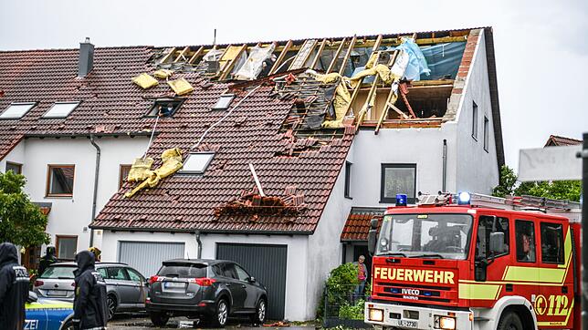 In einem Radius von einem Kilometer gebe es sehr starke Beschädigungen, hieß es.