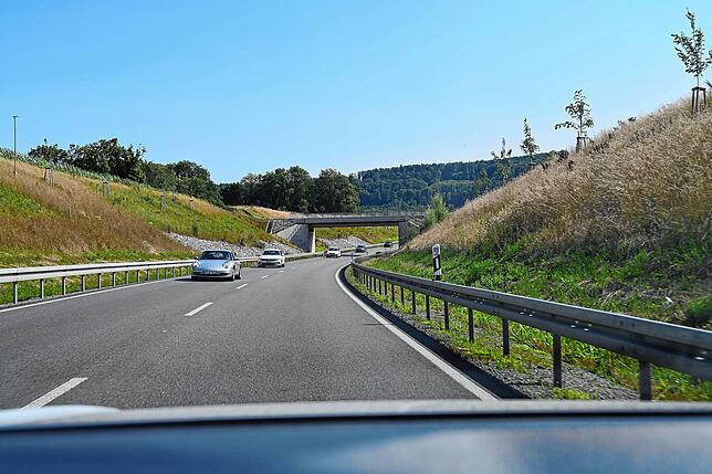 Die im November 2021 im Zuge der A 98/ B34 fertiggestellte Umfahrung Oberlauchringen.