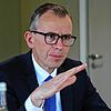 Von der Corona-Pandemie gibt es noch Nachwirkungen &ndash; Landrat Sven Hinterseh erklärt, worum es sich dabei genau handelt.