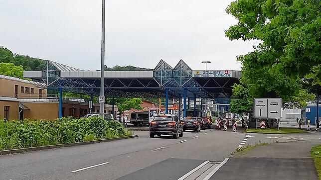 Am Zollamt Bietingen-Thayngen ist am Morgen des 8. Mai nichts von verschärften Grenzkontrollen zu sehen.