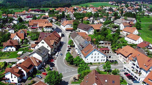 Blick auf Görwihl vom Kirchturm aus: Drei Kandidaten bewerben sich um den Chefposten im Görwihler Rathaus.