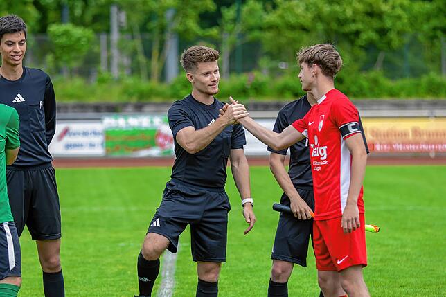 Bild 3: FC Tiengen 08 verabschiedet Trainer Erkan Kanli mit 1:0 gegen den SV Mundingen – wir haben Fotos!
