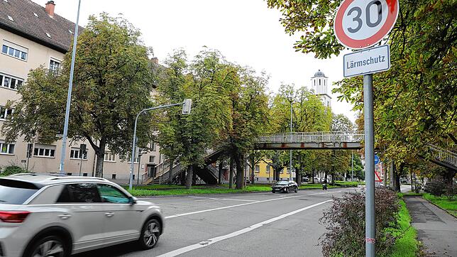Mittlerweile darf auf vielen Straßen in Konstanz nur noch 30 km/h gefahren werden – ab Montag werden es sogar noch mehr.