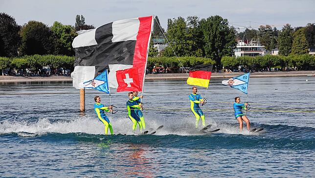 Bild 39: Konstanzer Seenachtfest 2022: Ein Highlight des Tages ist die Wasserski-Show