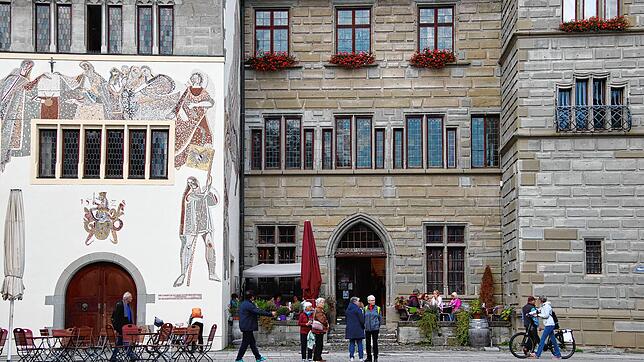 Das Rathaus von Überlingen im Herbst 2024. Am kommenden Sonntag sind Oberbürgermeisterwahlen.