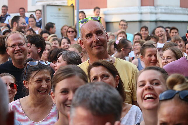 Bild 6: Bilder: 2000 Zuschauer bei Doppelkonzert von Johannes Oerding und Glasperlenspiel