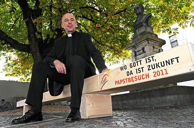 Peter Birkhofer war der erzbischöfliche Koordinator für den Papstbesuch. Er sitzt auf einer von 5000 sogenannten Papstbänken, die nach ...