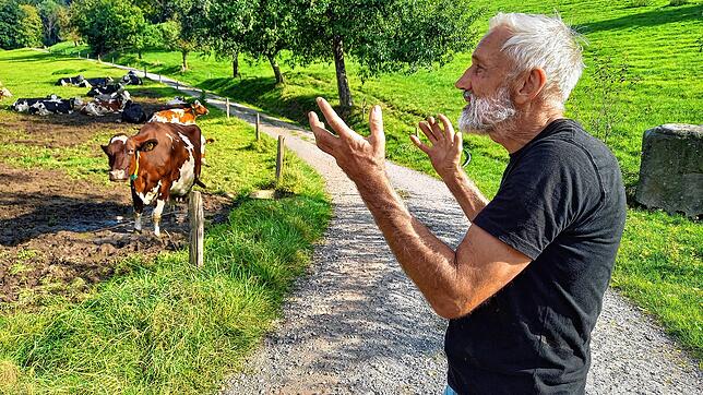 Eckhard Schmieder bewirtschaftet in Fischerbach im Schwarzwald einen Bergbauernhof mit Milchvieh und einigen Hektar Wald. &bdquo;Wenn ...