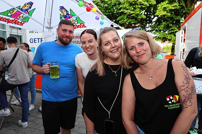 Bild 12: Feiern am Freitag in Dettingen – Hier gibt‘s die besten Bilder vom Dorffest