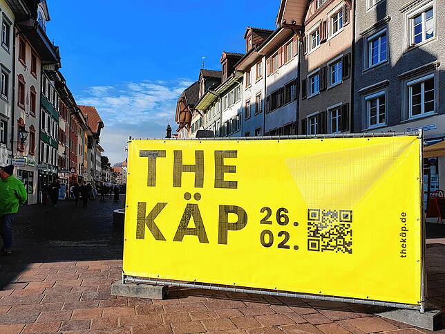 Ein riesiges Transparent mit der Aufschrift „The Käp“ begrüßt am Eingang zur Waldshuter Altstadt.