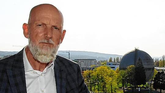 (Archivbild) Auch sein Job war schon mal leichter: Norbert Reuter, Geschäftsführer der Stadtwerke Konstanz, steht auf auf dem ...