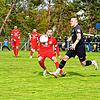 Die SG Dauchingen/Weilersbach (Tom Zepf, rechts) hat sich klar und eindeutig mit 6:0 gegen den FC Löffingen (Lars Sulzmann) durchgesetzt,.