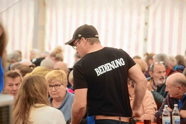 Bild 13: Das Erntedankfest in Hecheln zieht viele Menschen aus dem Umland in die Gemeinde Mühlingen