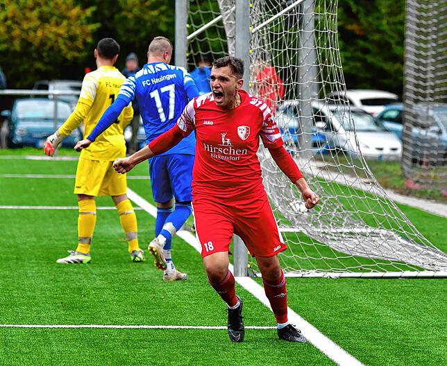 Fehlt vorerst: Unbändig freute sich Pedro Albicker über seinen 2:3-Anschlusstreffer für den FC Schlüchttal beim 2:5 gegen den FC ...