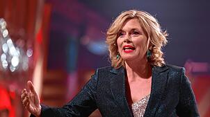 Die Beklagte Julia Klöckner verteidigte sich vor dem Stockacher Narrengericht offensiv und sehr unterhaltsam. Bei den Zuschauern in der ...