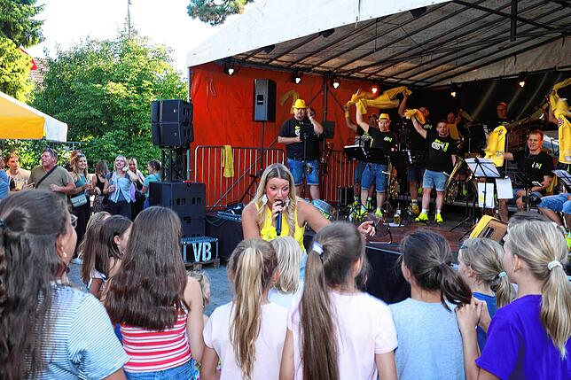 Bild 3: Es wird weiter gefeiert - alle Fotos vom Dettinger Dorffest am Samstag