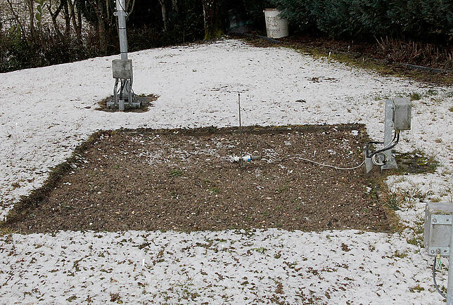 Hier wird die Temperatur am Boden gemessen.