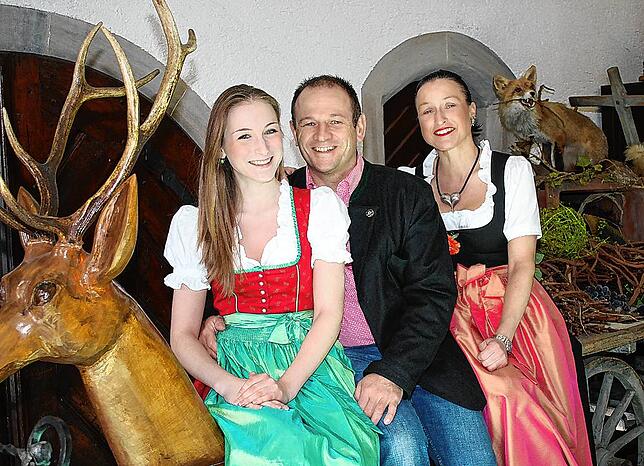 Jochen Sarnow mit seiner Familie: Gemeinsam betreiben sie den Rebstock in dritter Generation