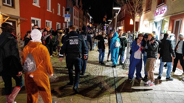 Nicht nur an der Fastnacht ist es in der Färberstraße abends oft laut, wie hier im Februar 2022. Auch unterm Jahr nehmen die Klagen in ...