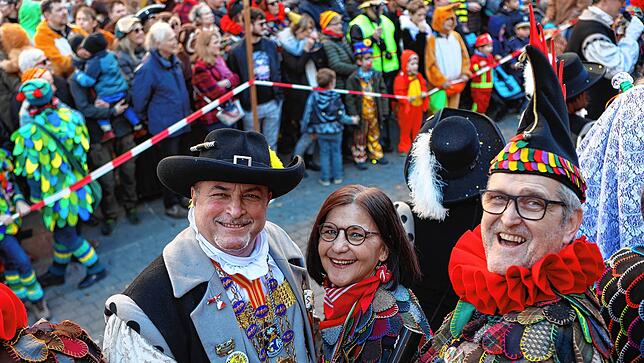 Bild 18: Jetzt geht&lsquo;s um die Wurst! Bilder vom Kaiserbrunnen am Rosenmontag